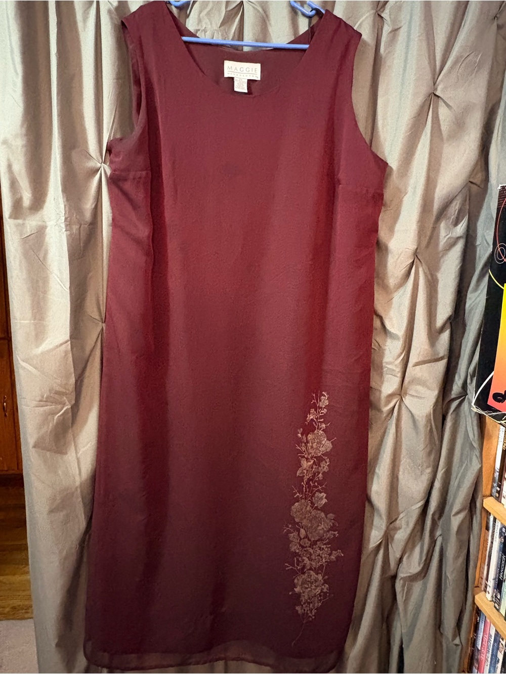 burgundy sleeveless floral sheath dress